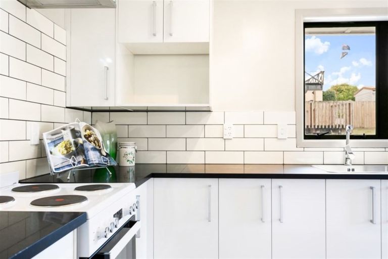 Photo of property in 14 Poto Street, Te Atatu South, Auckland, 0610