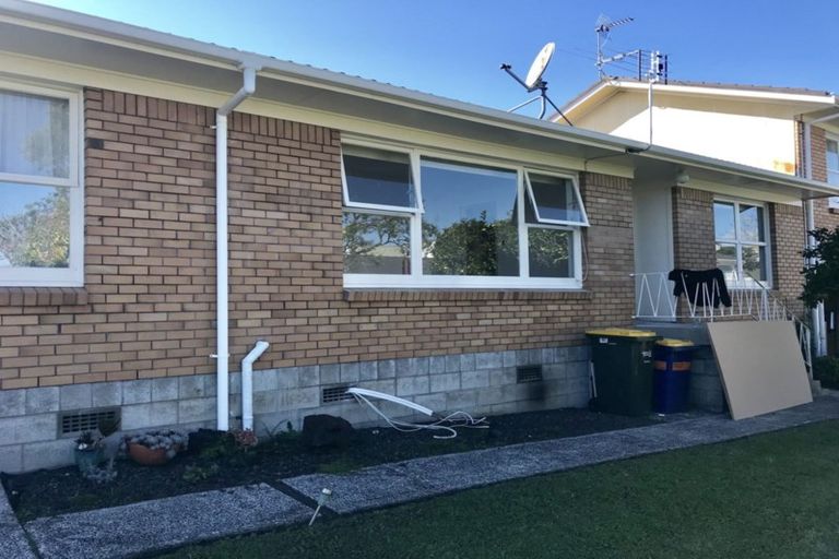 Photo of property in 2/53 Shakespeare Road, Milford, Auckland, 0620