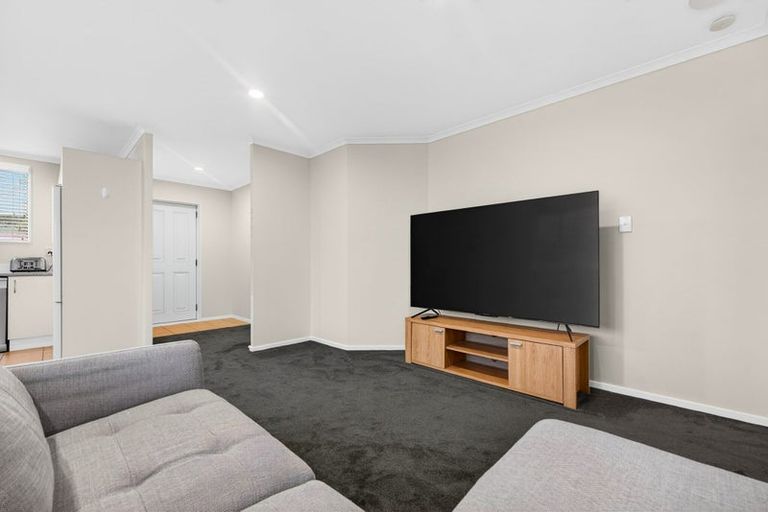 Photo of property in 31 Magnolia Drive, Waiuku, 2123