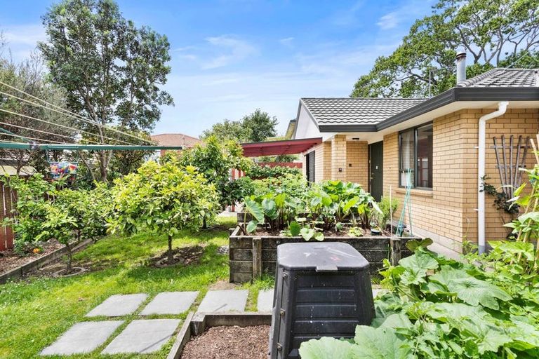 Photo of property in 3 Carling Avenue, Massey, Auckland, 0614