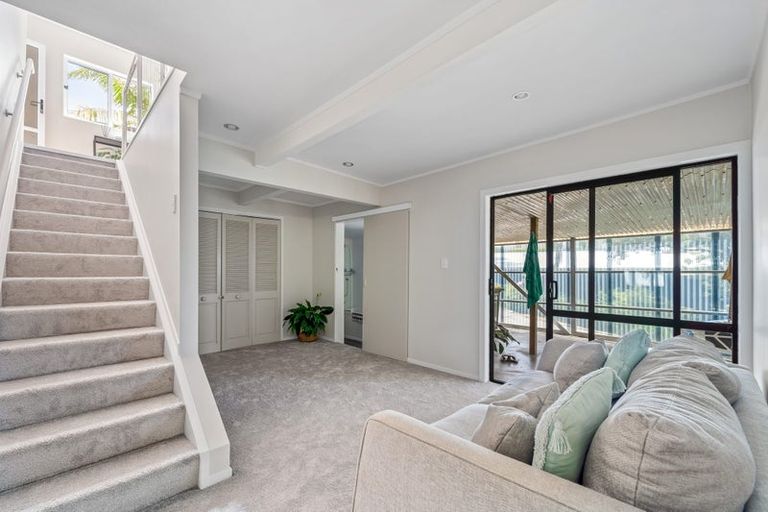 Photo of property in 21 Ocean View Road, Hatfields Beach, Orewa, 0931