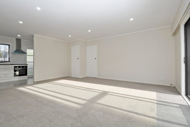 Photo of property in 2/24 Robertson Road, Favona, Auckland, 2024