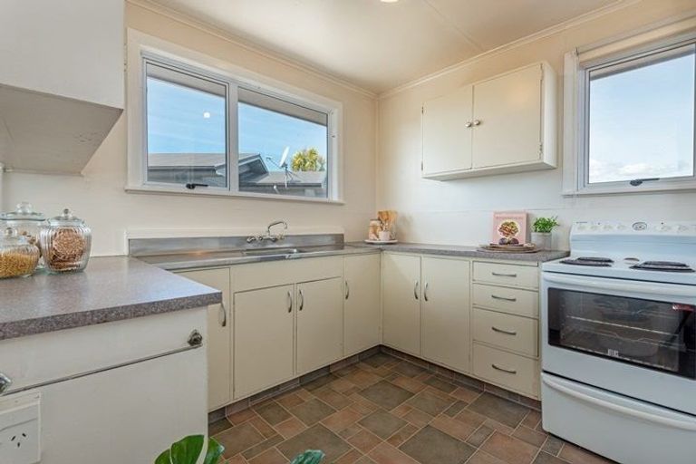 Photo of property in 28 Holdsworth Avenue, Milson, Palmerston North, 4414