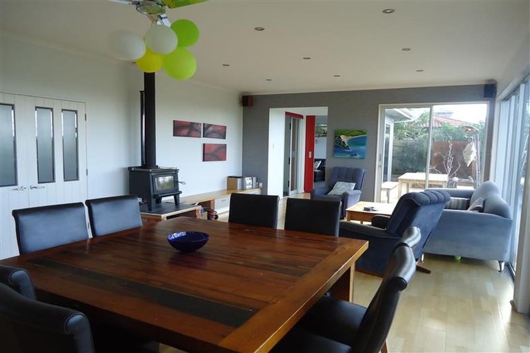 Photo of property in 37 Ruapehu Drive, Fitzherbert, Palmerston North, 4410