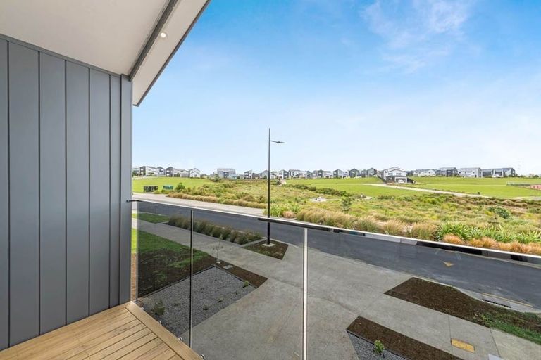 Photo of property in 48 Emerald Avenue, Rosehill, Papakura, 2113