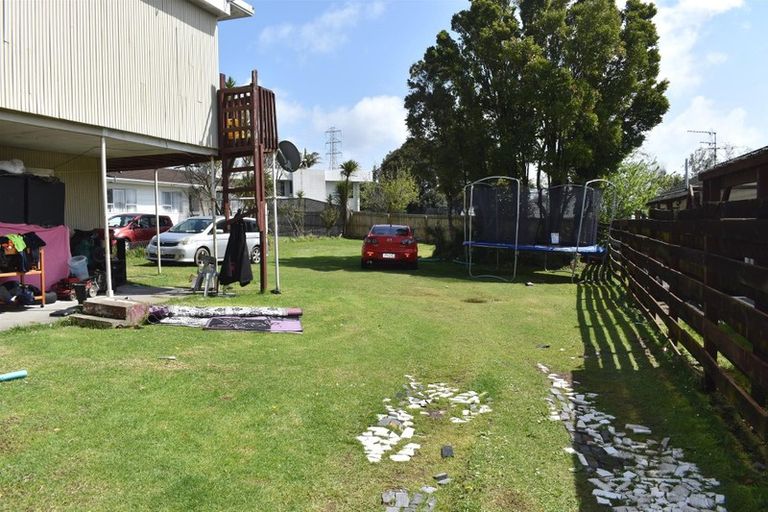 Photo of property in 84 Roberts Road, Te Atatu South, Auckland, 0610