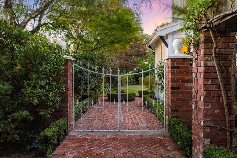 Photo of property in Chilcombe Homestead, 4 Medbury Terrace, Fendalton, Christchurch, 8041