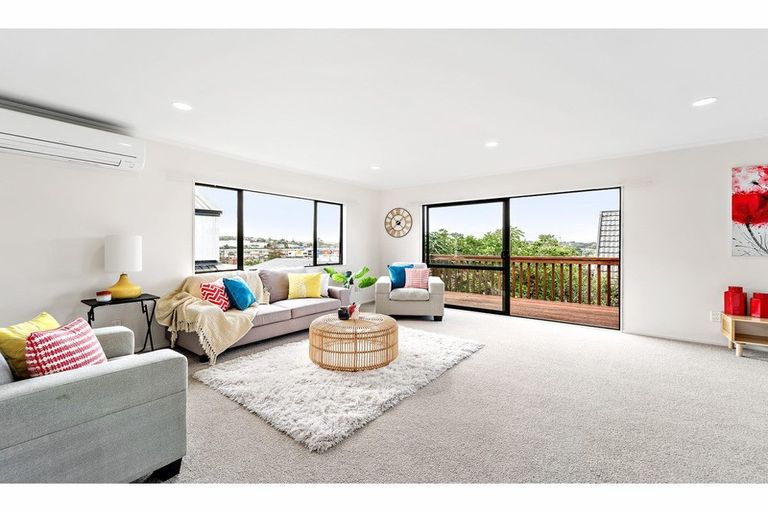 Photo of property in 2/5 Anne Road, Hillcrest, Auckland, 0627