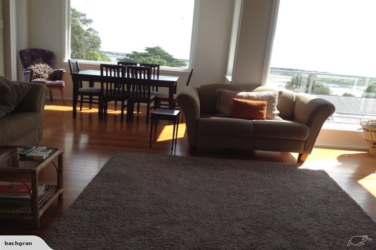 Photo of property in 69 Moncks Spur Road, Redcliffs, Christchurch, 8081