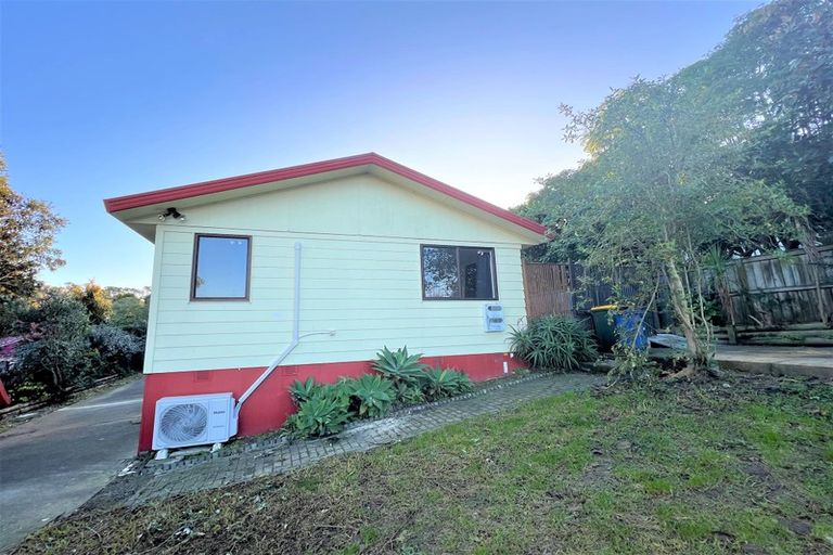 Photo of property in 21 Rehia Road, Massey, Auckland, 0614