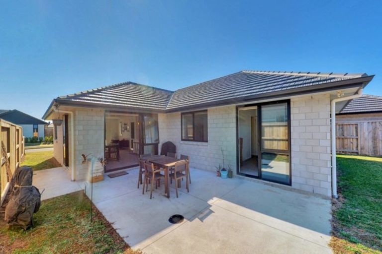 Photo of property in 38 Te Kio Crescent, Papamoa Beach, Papamoa, 3118