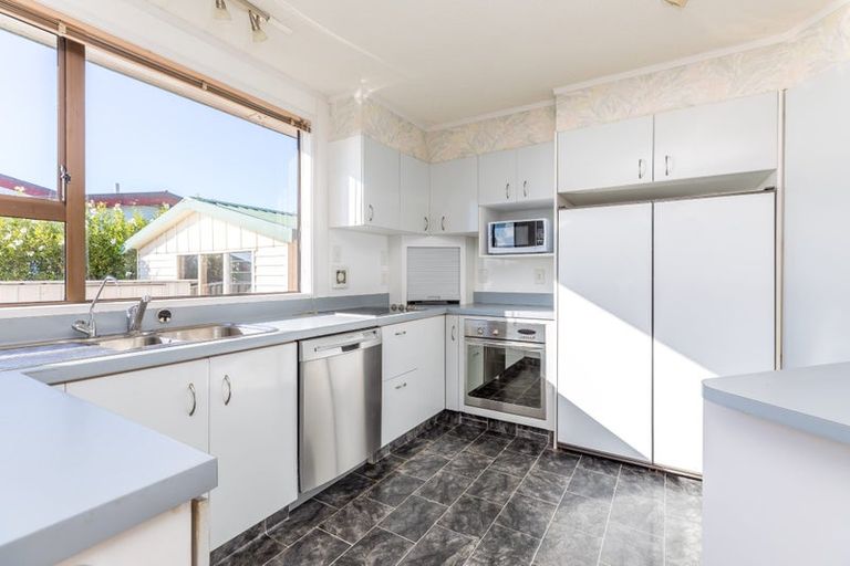 Photo of property in 1420 Whangaparaoa Road, Army Bay, Whangaparaoa, 0930