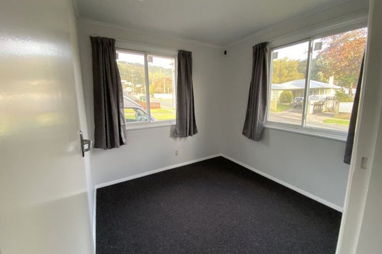 Photo of property in 21 Horoeka Street, Stokes Valley, Lower Hutt, 5019