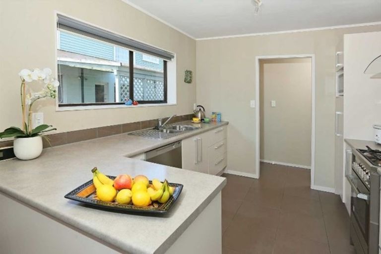 Photo of property in 1/122 Waimumu Road, Massey, Auckland, 0614