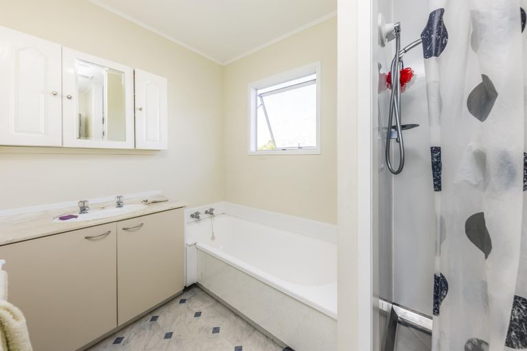 Photo of property in 22 Trounson Avenue, Clendon Park, Auckland, 2103