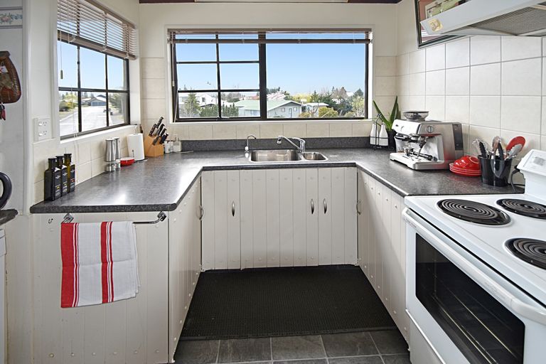 Photo of property in 30 Black Peak Road, Omarama, 9412