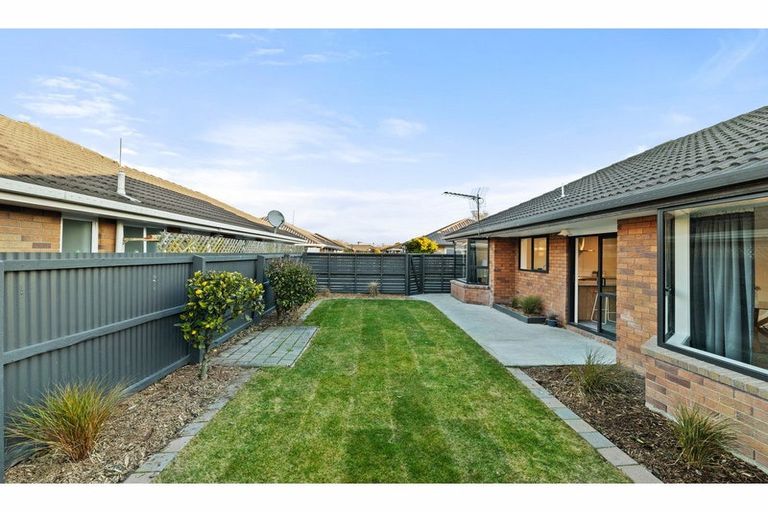 Photo of property in 2/69 Tyrone Street, Belfast, Christchurch, 8051