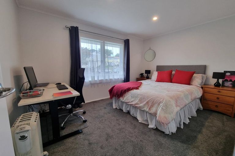 Photo of property in 1 Selwyn Crescent, Forrest Hill, Auckland, 0620