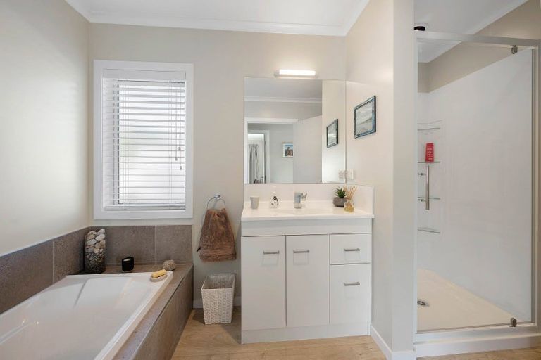 Photo of property in 68 Kenrigg Road, Kinloch, Taupo, 3377