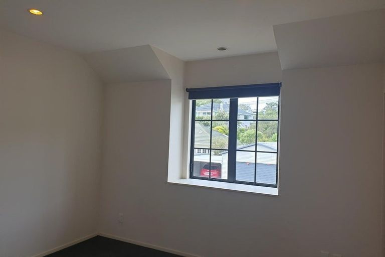 Photo of property in 32 Firth Terrace, Karori, Wellington, 6012