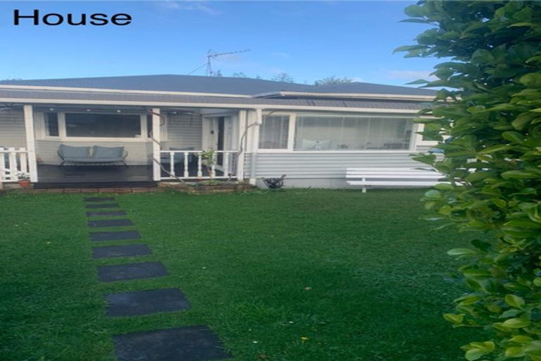 Photo of property in 1/48 Titirangi Road, New Lynn, Auckland, 0600