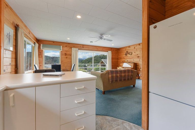 Photo of property in 22 Amelia Crescent, Waikawa, Picton, 7220