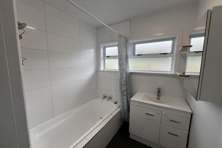 Photo of property in 21 Whakawhiti Street, Marfell, New Plymouth, 4310