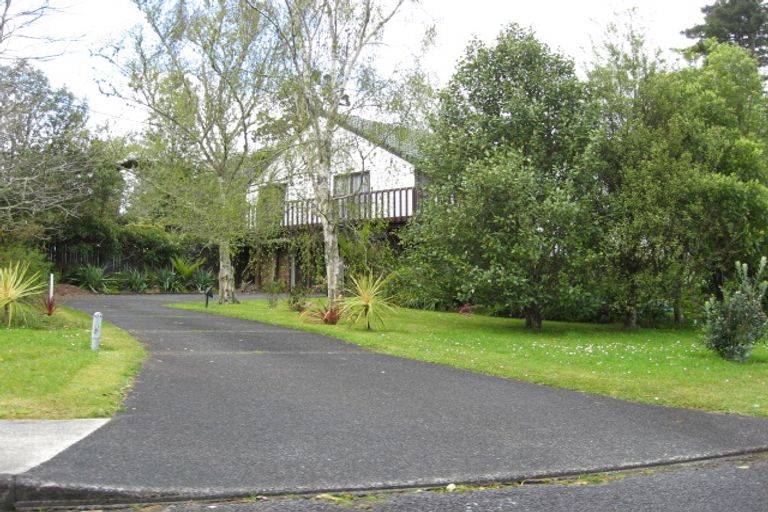 Photo of property in 2 Atarua Gardens, Waiatarua, Auckland, 0604