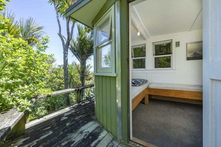 Photo of property in 61 Garden Road, Piha, 0772
