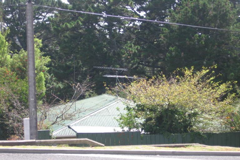 Photo of property in 391 Wairau Road, Totara Vale, Auckland, 0629