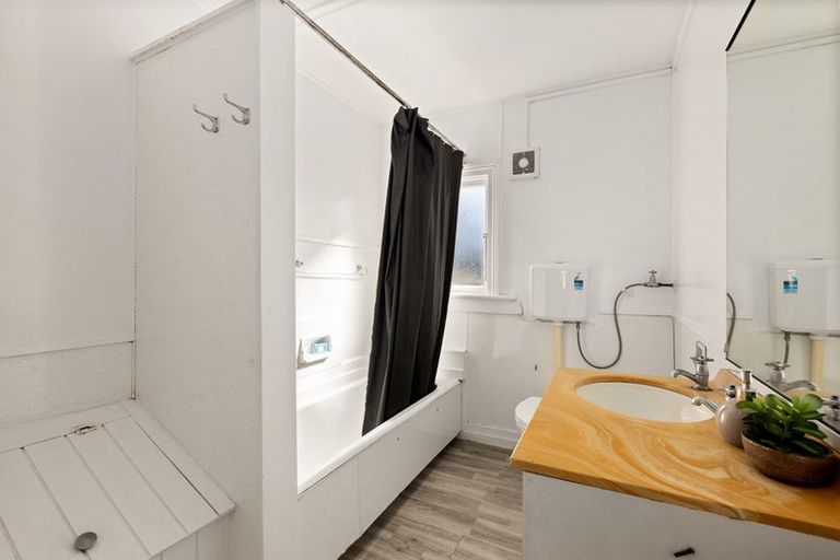 Photo of property in 62 Stanley Street, Berhampore, Wellington, 6023