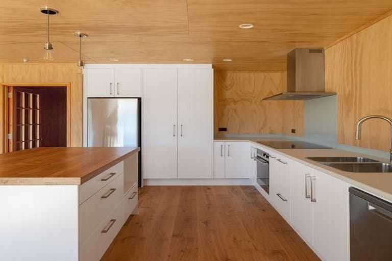 Photo of property in 2 Bell Bird Rise, Picton, 7220