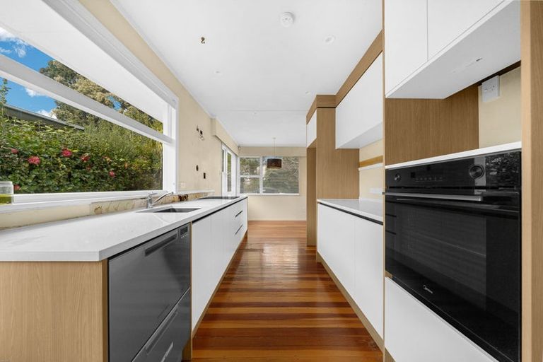 Photo of property in 68 Beechdale Crescent, Pakuranga Heights, Auckland, 2010