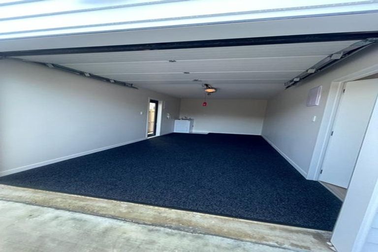 Photo of property in 2 Seaside Place, Pakuranga, Auckland, 2010