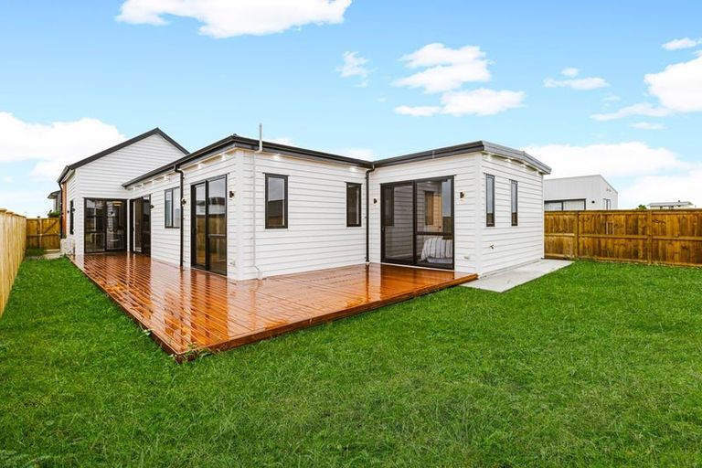 Photo of property in 41 Kaitiaki Drive, Clarks Beach, 2122