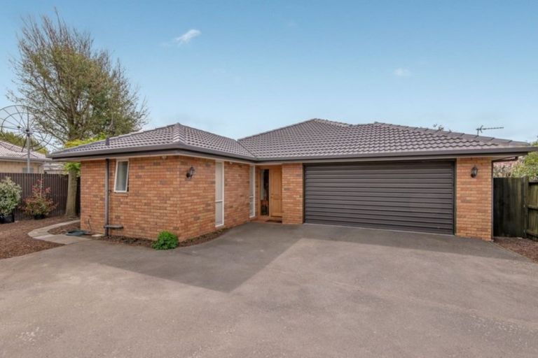 Photo of property in 28 Bentley Street, Russley, Christchurch, 8042