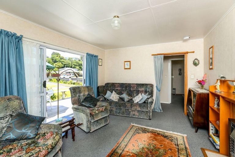Photo of property in 30 Seaview Road, Marfell, New Plymouth, 4310