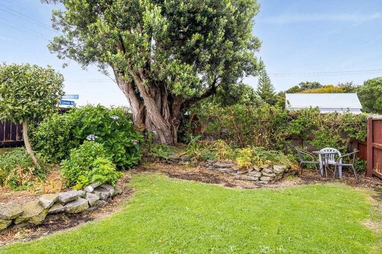 Photo of property in 8 Lincoln Street, Patea, 4520