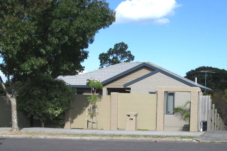 Photo of property in 2/22 Lagoon Way, West Harbour, Auckland, 0618