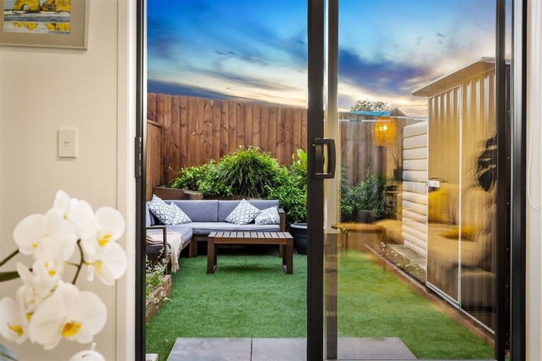 Photo of property in 8/45 Vera Road, Te Atatu South, Auckland, 0610