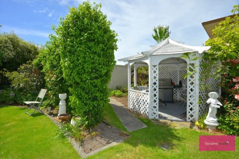 Photo of property in 17 Witbrock Crescent, Burnside, Christchurch, 8053