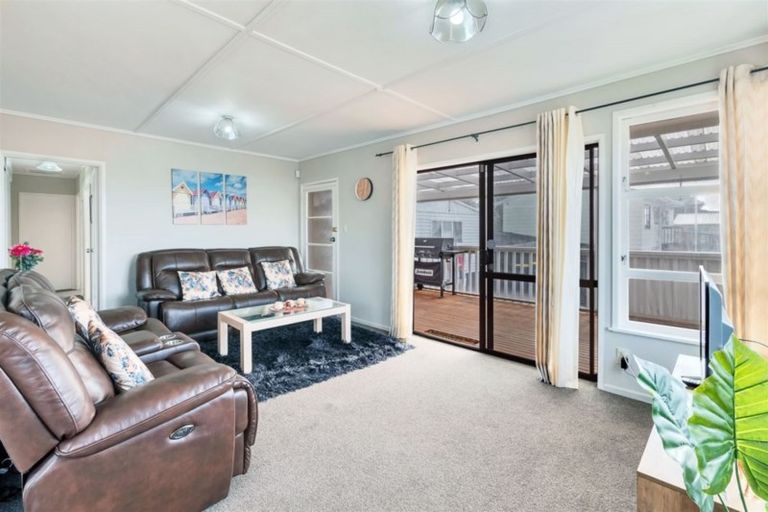Photo of property in 20 Riserra Drive, Ranui, Auckland, 0612