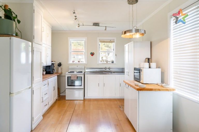 Photo of property in 17 Collett Street, Naenae, Lower Hutt, 5011