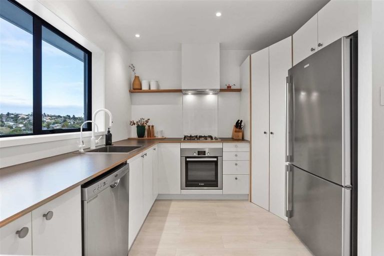 Photo of property in 2/12 Fallow Street, Browns Bay, Auckland, 0630