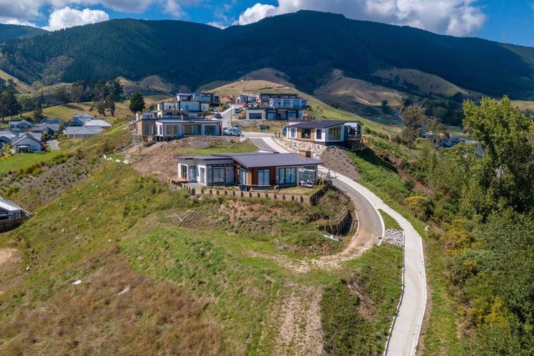 Photo of property in 28 Hill Tops Way, Stoke, Nelson, 7011