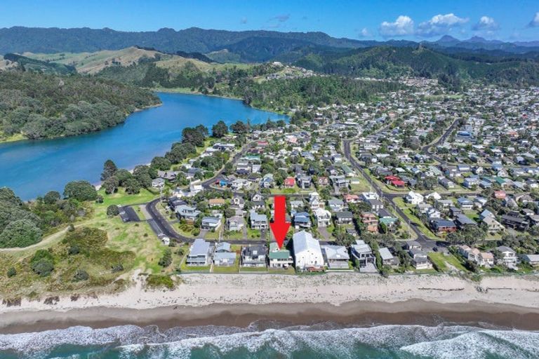 Photo of property in 106 Pohutukawa Crescent, Whangamata, 3620