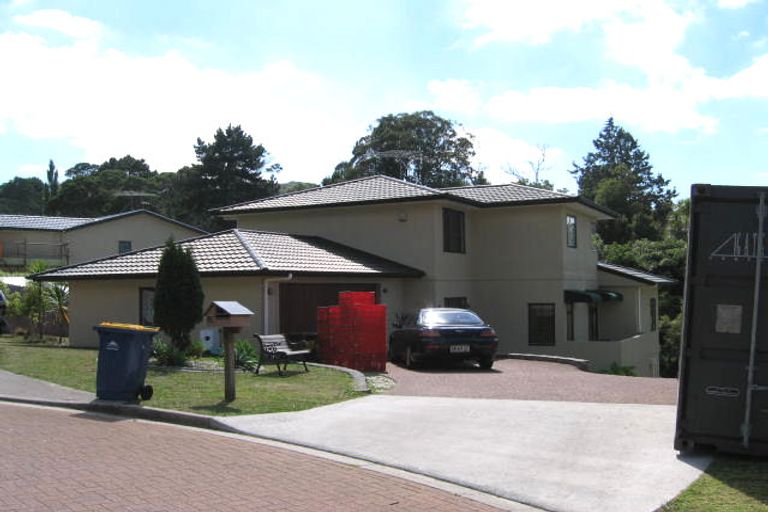 Photo of property in 13 Nottingham Place, Northcross, Auckland, 0630