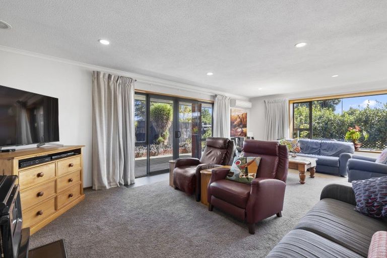 Photo of property in 114 Hagart-alexander Drive, Mosgiel, 9024