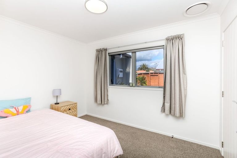 Photo of property in 2a Portland Drive, Highlands Park, New Plymouth, 4312