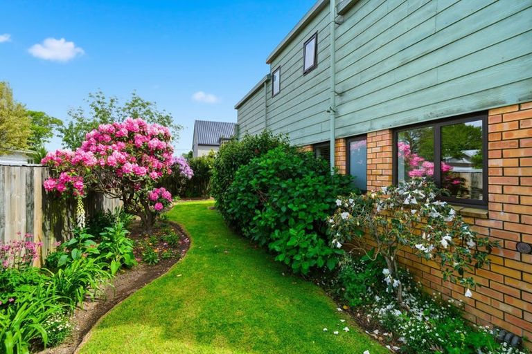 Photo of property in 2/4 Gatonby Place, Avonhead, Christchurch, 8042